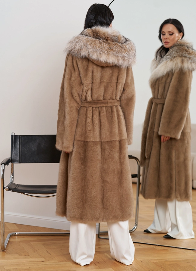 Женская шуба из меха норки с капюшоном из меха рыси модель № 29531 в кредит