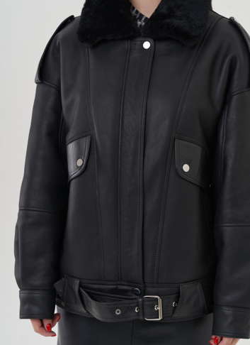 Женская дубленка черного цвета 