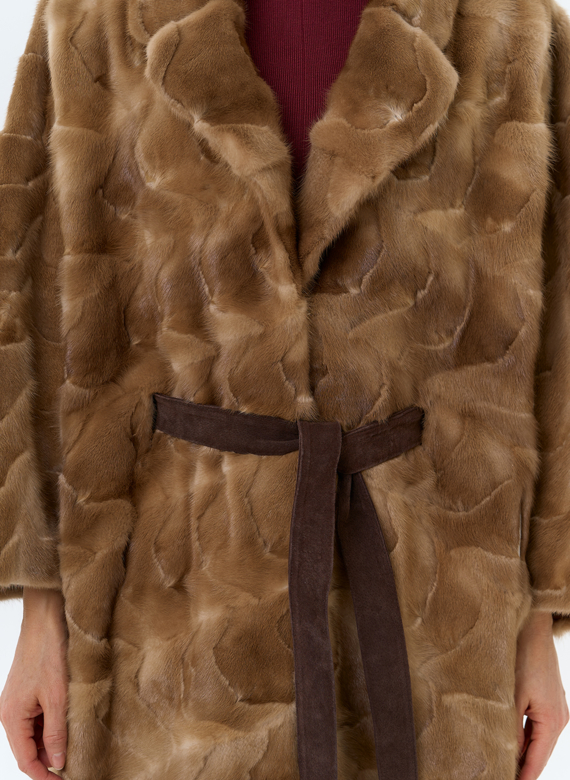 Шуба из меха норки с английским воротником