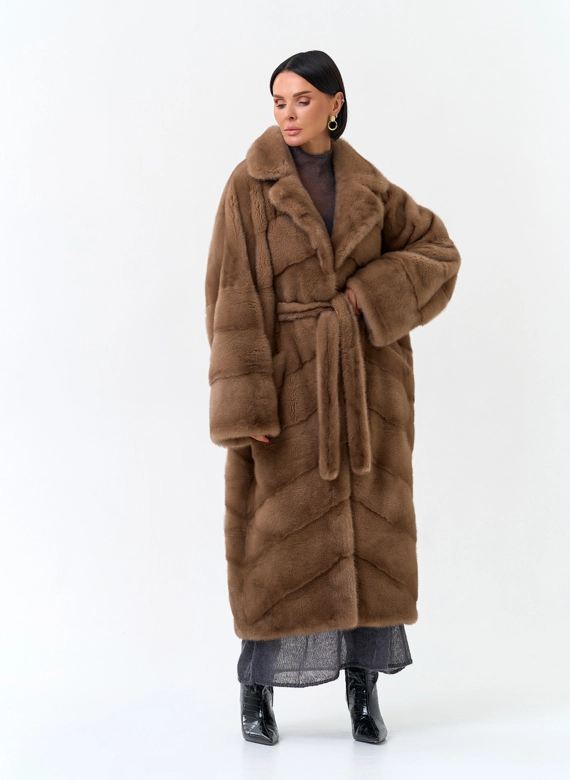 Женская шуба из меха норки с английским воротником фото