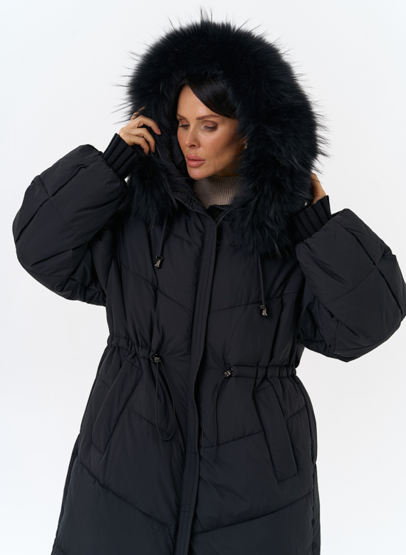 Женский пуховик с капюшоном из меха чернобурки