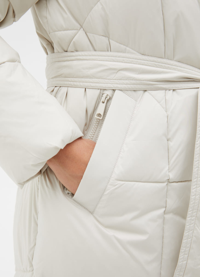 Женский светлый пуховик с капюшоном и поясом модель № 31124 универмаг малина