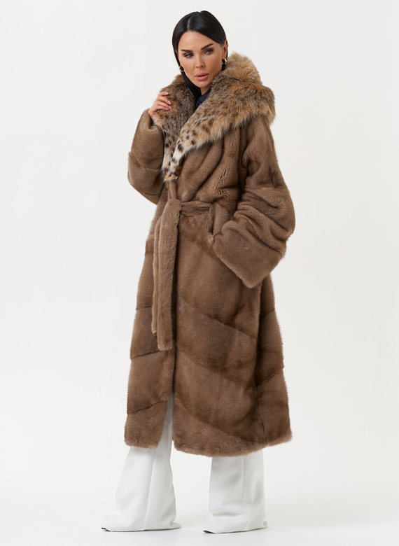 Женская шуба из меха норки с капюшоном из меха рыси