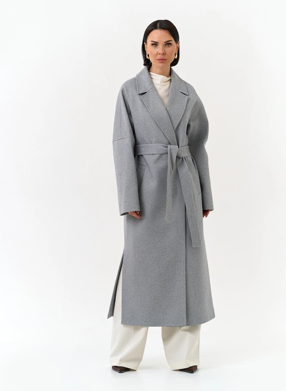 Женское пальто с английским воротником