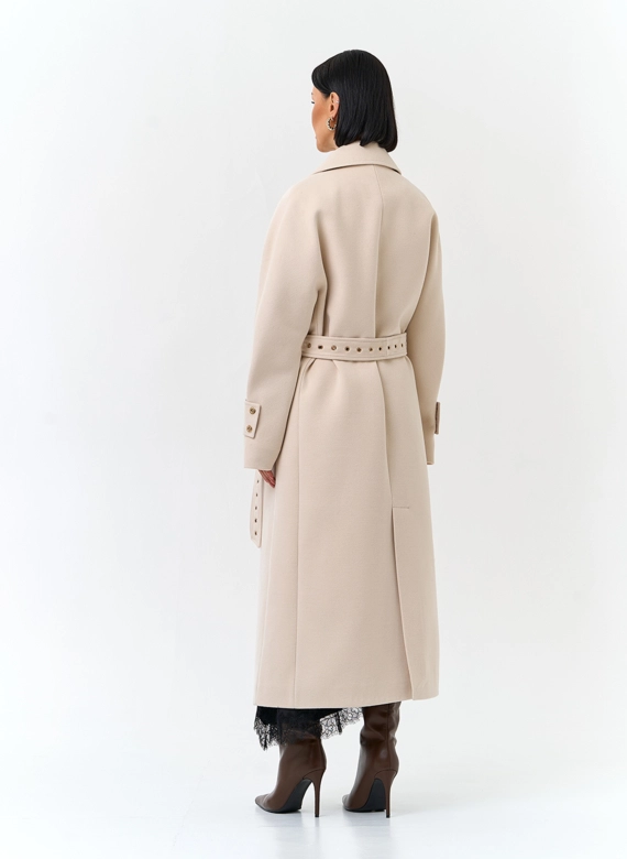 Женское пальто с акцентным поясом