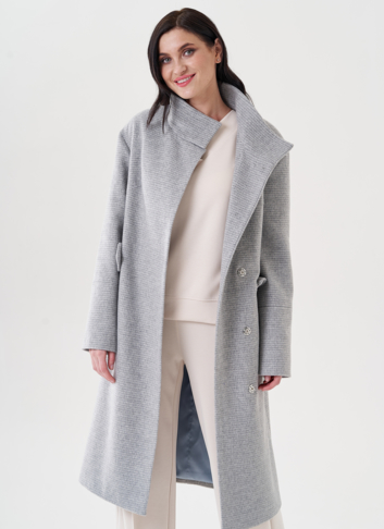 Женское пальто с воротником стойка