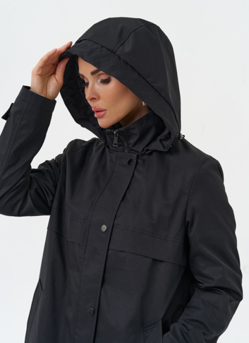 Плащ женский черного цвета с капюшоном